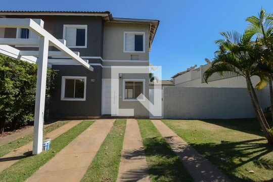 Fachada de casa de condomínio para alugar com 3 quartos, 108m² em Condomínio Guaporé, Ribeirão Preto