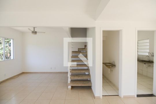 Sala de casa de condomínio para alugar com 3 quartos, 108m² em Condomínio Guaporé, Ribeirão Preto
