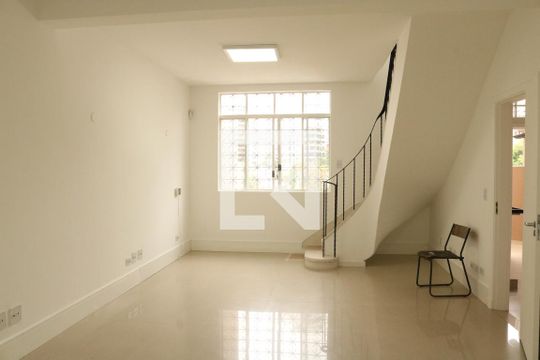 Sala de casa à venda com 5 quartos, 240m² em Perdizes, São Paulo