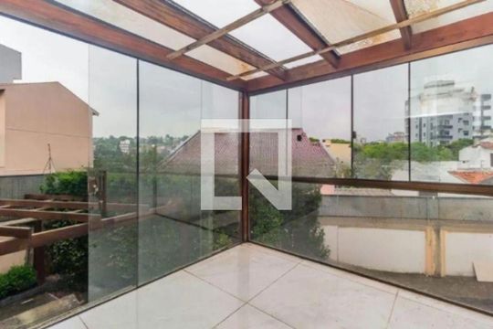 Casa à venda com 2 quartos, 370m² em Três Figueiras, Porto Alegre