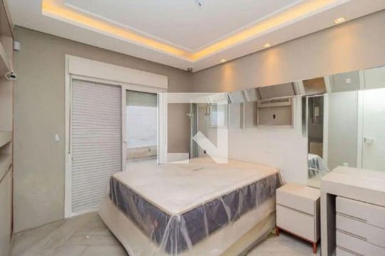 Casa à venda com 2 quartos, 370m² em Três Figueiras, Porto Alegre