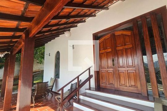 Casa à venda com 3 quartos, 259m² em Maria Paula, Niterói