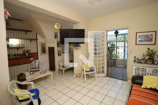 Sala de casa à venda com 3 quartos, 357m² em Brás de Pina, Rio de Janeiro