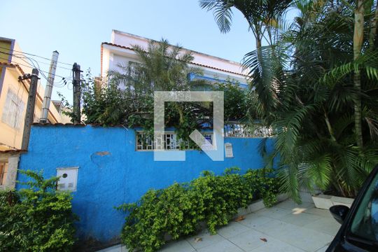 Fachada da casa de casa à venda com 3 quartos, 357m² em Brás de Pina, Rio de Janeiro