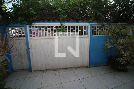 Garagem de casa à venda com 3 quartos, 357m² em Brás de Pina, Rio de Janeiro