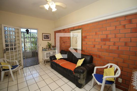 Sala de casa à venda com 3 quartos, 357m² em Brás de Pina, Rio de Janeiro