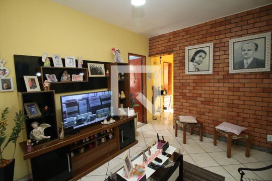 Sala de casa à venda com 3 quartos, 119m² em Brás de Pina, Rio de Janeiro