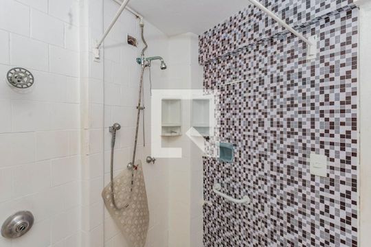 Banheiro de apartamento para alugar com 2 quartos, 85m² em Aclimação, São Paulo