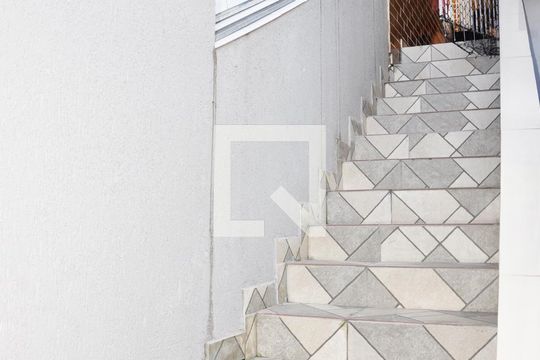 Escada Entrada/Saída de casa para alugar com 1 quarto, 150m² em Vila Marina, São Paulo