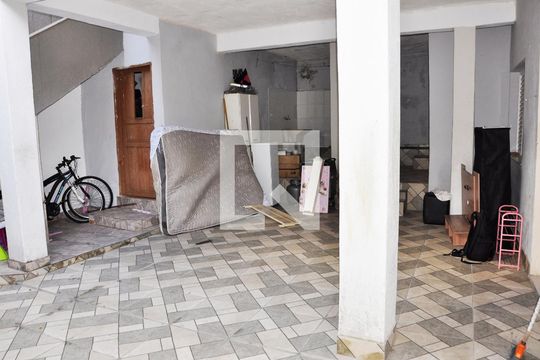 Quintal de casa para alugar com 1 quarto, 150m² em Vila Marina, São Paulo