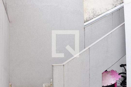 Escada Entrada/Saída de casa para alugar com 1 quarto, 150m² em Vila Marina, São Paulo