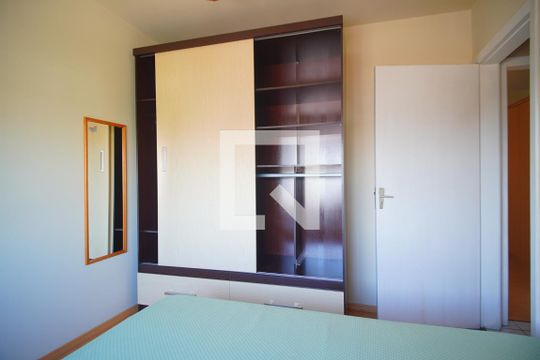 Quarto 1 de apartamento para alugar com 2 quartos, 90m² em Santa Maria Goretti, Porto Alegre