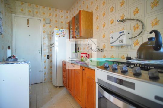 Cozinha de apartamento para alugar com 2 quartos, 90m² em Santa Maria Goretti, Porto Alegre