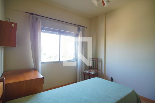 Quarto 1 de apartamento para alugar com 2 quartos, 90m² em Santa Maria Goretti, Porto Alegre