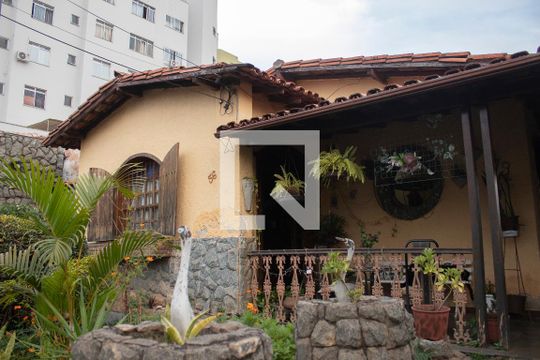 Área comum de casa à venda com 4 quartos, 360m² em Santa Ines, Belo Horizonte