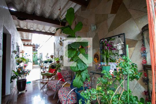 Área externa de casa para alugar com 5 quartos, 425m² em Campestre, Santo André