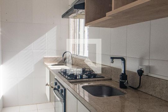 Cozinha de apartamento para alugar com 2 quartos, 45m² em Hípica, Porto Alegre