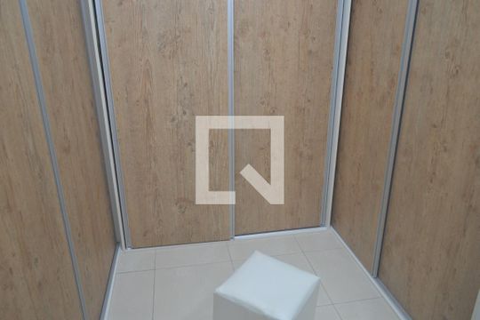 Closet de casa para alugar com 2 quartos, 134m² em Vila Santa Isabel, São Paulo