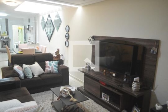 Sala de casa para alugar com 2 quartos, 134m² em Vila Santa Isabel, São Paulo
