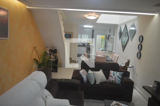 Casa para alugar com 2 quartos, 134m² em Vila Santa Isabel, São Paulo