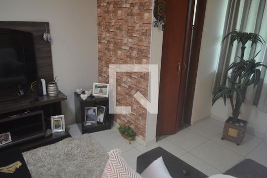 Sala de casa para alugar com 2 quartos, 134m² em Vila Santa Isabel, São Paulo