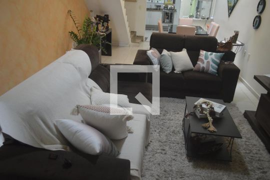 Sala de casa para alugar com 2 quartos, 134m² em Vila Santa Isabel, São Paulo