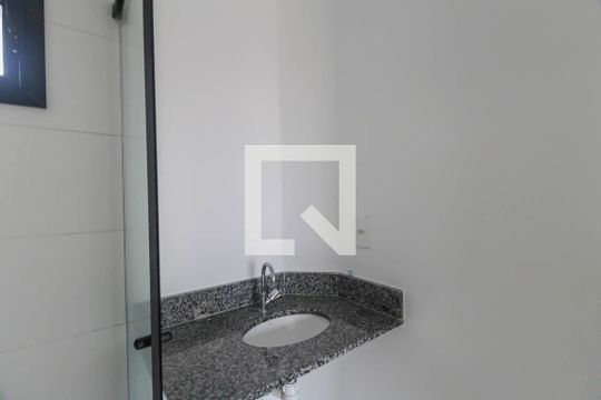 Banheiro de kitnet/studio à venda com 1 quarto, 37m² em Vila Ivone, São Paulo