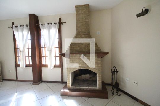 Sala de casa de condomínio para alugar com 3 quartos, 160m² em Taquara, Rio de Janeiro