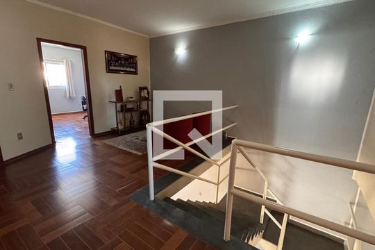 Escada de casa à venda com 5 quartos, 320m² em Jardim Proenca I, Campinas