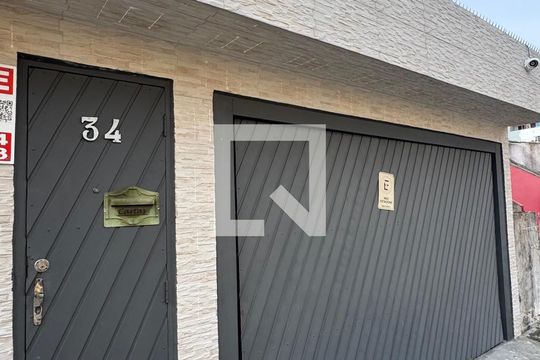 Fachada de casa à venda com 1 quarto, 210m² em Jardim Maria Estela, São Paulo