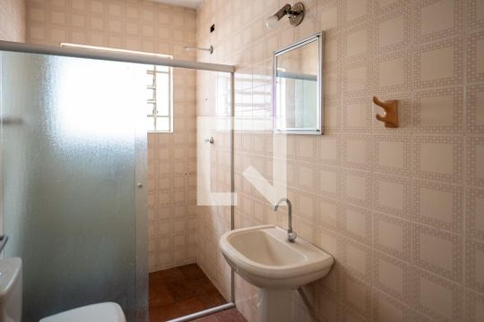 Banheiro de casa à venda com 1 quarto, 210m² em Jardim Maria Estela, São Paulo