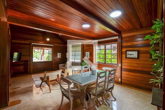 Casa à venda com 4 quartos, 197m² em Pendotiba, Niterói