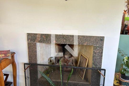 Sala de casa de condomínio para alugar com 4 quartos, 560m² em Alphaville, Santana de Parnaíba