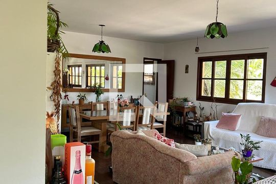 Sala de casa de condomínio à venda com 4 quartos, 560m² em Alphaville, Santana de Parnaíba