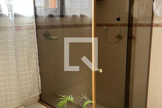 Banheiro 4 de casa de condomínio à venda com 4 quartos, 560m² em Alphaville, Santana de Parnaíba