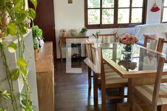 Sala de casa de condomínio para alugar com 4 quartos, 560m² em Alphaville, Santana de Parnaíba