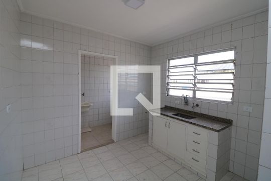 Cozinha de apartamento para alugar com 1 quarto, 40m² em Jardim Guairaca, São Paulo