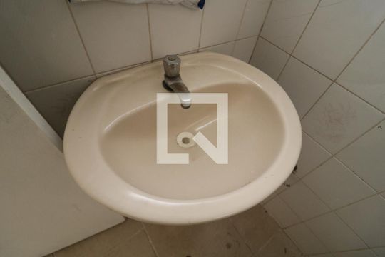 Banheiro de apartamento para alugar com 1 quarto, 40m² em Jardim Guairaca, São Paulo