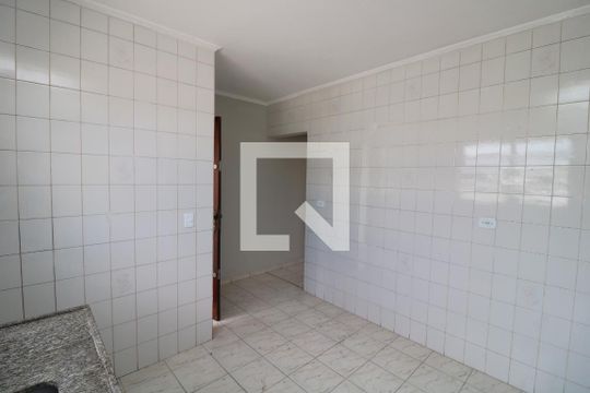 Cozinha de apartamento para alugar com 1 quarto, 40m² em Jardim Guairaca, São Paulo