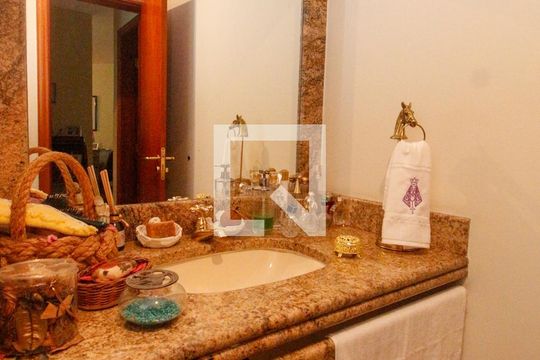 Lavabo de apartamento à venda com 4 quartos, 213m² em Vila Suzana, São Paulo