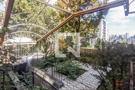 Varanda de casa à venda com 7 quartos, 350m² em Santo Antônio, Belo Horizonte
