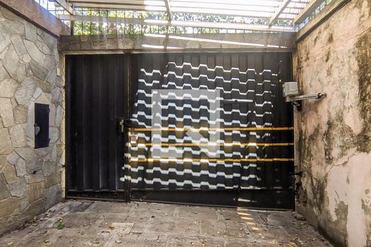 Garagem de casa à venda com 7 quartos, 350m² em Santo Antônio, Belo Horizonte