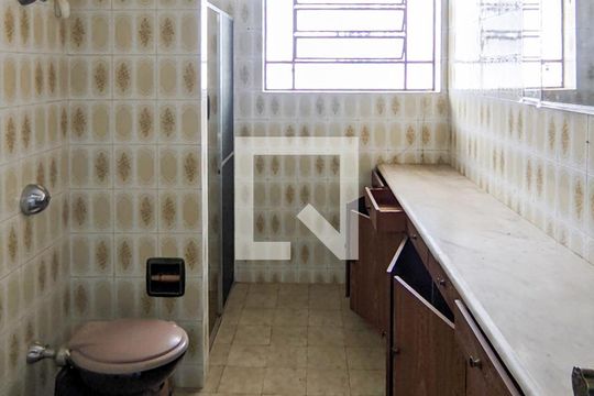 Banheiro 3 de casa à venda com 7 quartos, 350m² em Santo Antônio, Belo Horizonte
