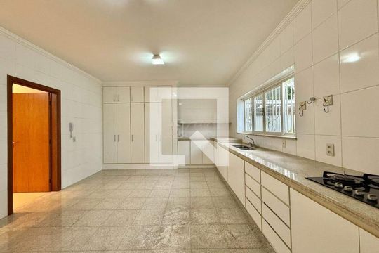 Casa à venda com 3 quartos, 202m² em Parque dos Resedás, Campinas