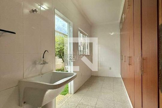Casa à venda com 3 quartos, 202m² em Parque dos Resedás, Campinas