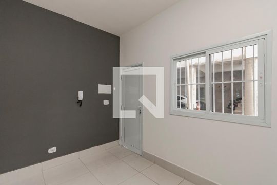 Sala de casa de condomínio para alugar com 2 quartos, 50m² em Parque Maria Helena, São Paulo