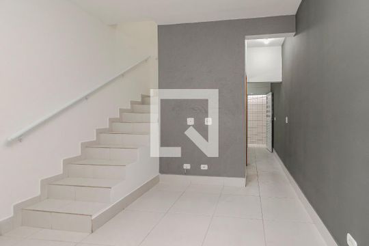 Casa de Condomínio para alugar com 2 quartos, 50m² em Parque Maria Helena, São Paulo