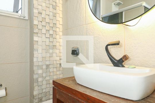 Banheiro de apartamento à venda com 2 quartos, 132m² em Cristo Redentor, Porto Alegre