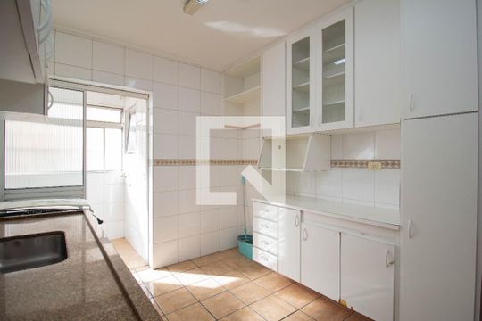 Cozinha de apartamento para alugar com 3 quartos, 110m² em Piqueri, São Paulo