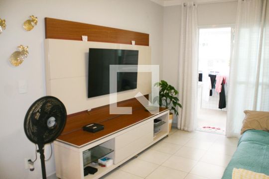 Sala de apartamento para alugar com 3 quartos, 101m² em Guilhermina, Praia Grande